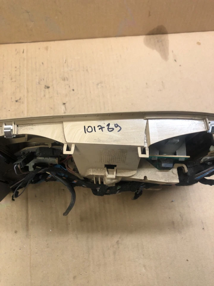 2004-2007 大众 TOUAREG 前室内灯单元 7L0868403 — 第 2/4 张图片