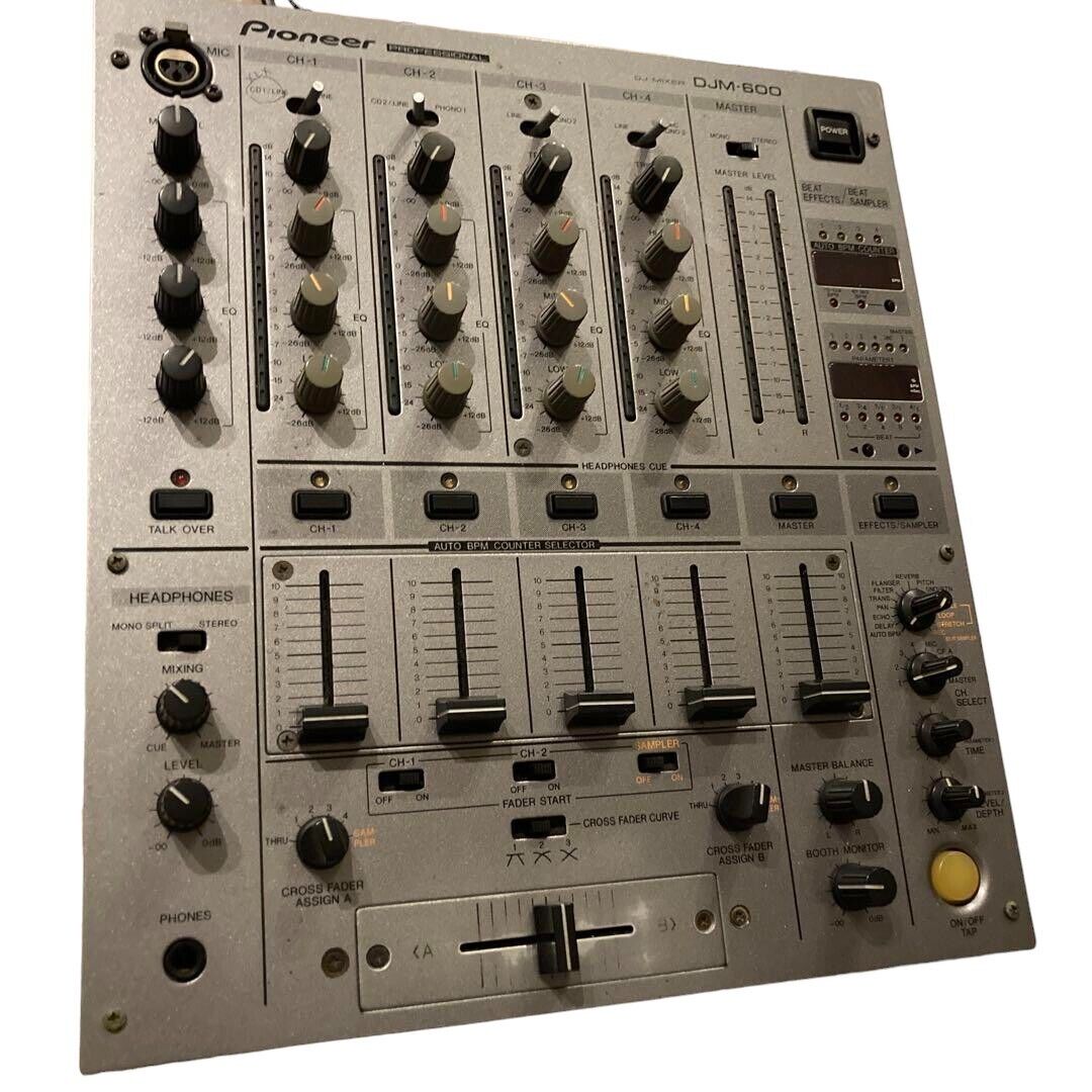 Pioneer DJM-600 Professional Mixer 4-channel Silver 1999 Pioneer DJM-600 Professional Mixer 4-channel Silver 1999