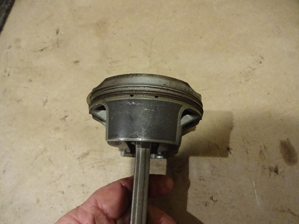 ムニック　CONTINENTAL 954 SERGIO Ferrari 458 Italia Spider - LH Cylinder Bank Piston & Con