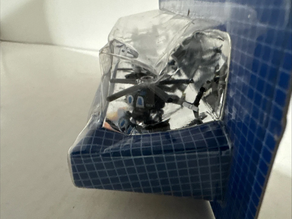 Helicopter #26 Micro Machines 1988 Vintage Bell Huey Seaking Twin Blade New Rare - Image 4 of 4