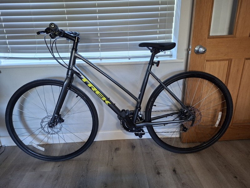 Trek Fx 2 Women's Hybrid Bike Large with lots of accessories see images