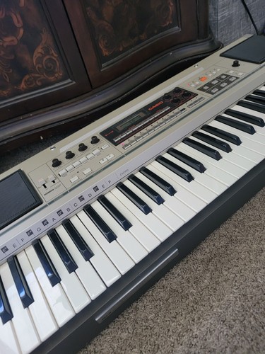 Casiotone 7000 Electronic Keyboard w/ Power Supply & Dust Cover - Picture 11 of 16