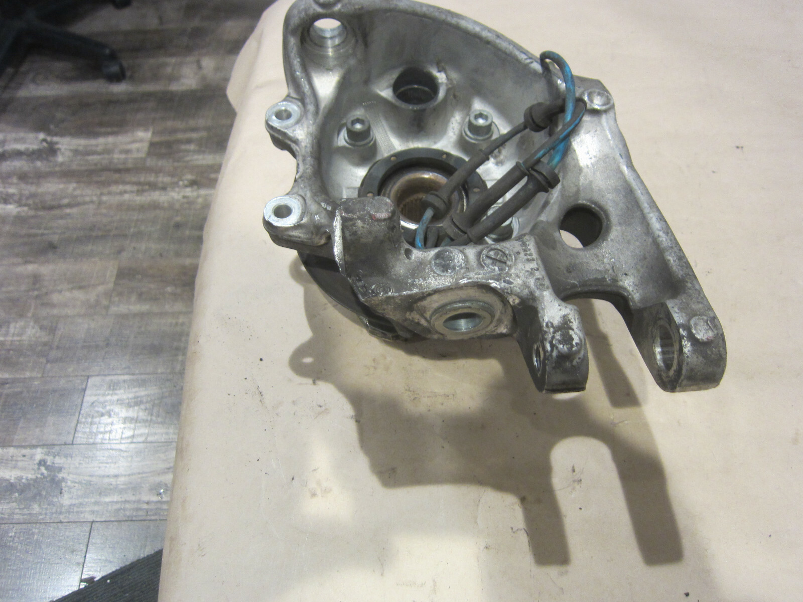Maserati Quattroporte  2006 - RH Rear Hub Holder with Hub  - P/N 216250