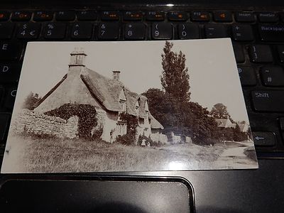 Hervorragendes Echtfoto Reetdachhaus ENGLAND VINTAGE POSTKARTE AUTHENTISCHER ARTIKEL