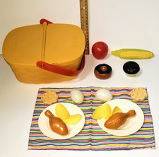 Vintage Fisher Price Fun With Food 1988 Pack-A-Picnic Basket 2109 W/ Tablecloth