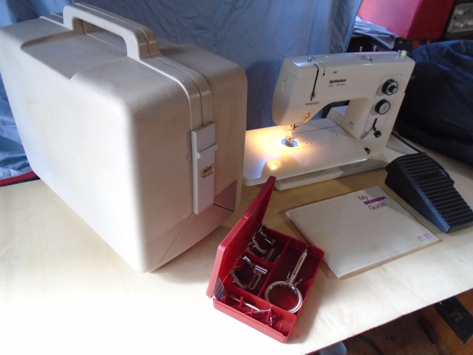 Bernina 801 Sewing Machine with accessories Works Great foot Pedal/Case
