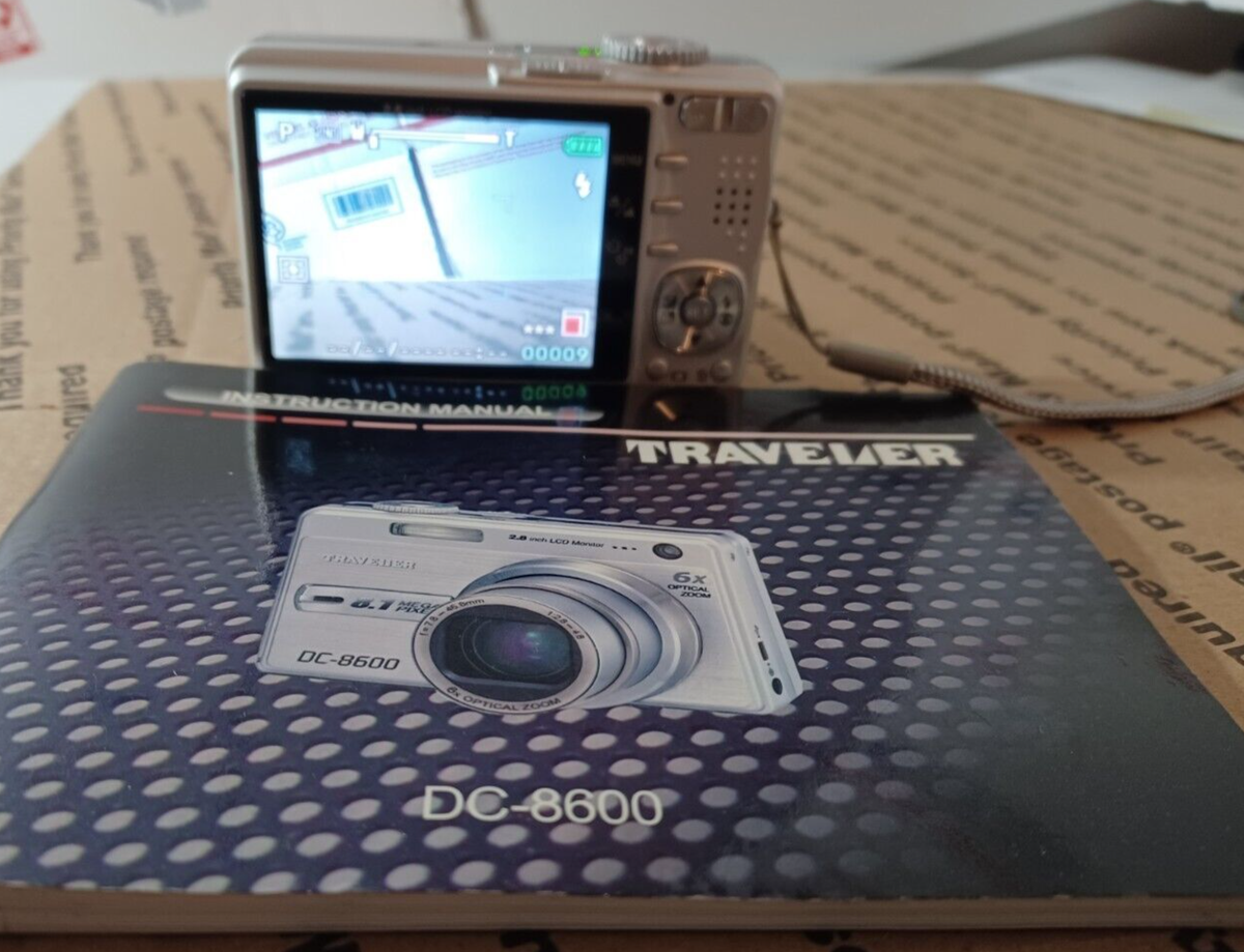 Traveler DC8600 Compact Digital Camera With Manual Tested