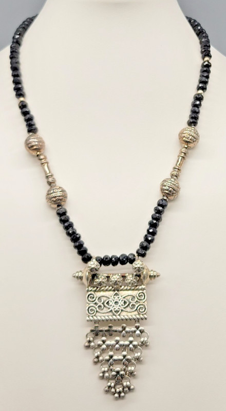 VTG ARYO SIGNED 925 STERLING SIL. LARGE PENDANT BLACK GEMSTONE BEAD NECKLACE 20"