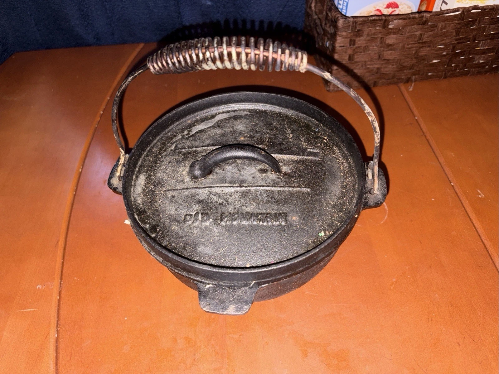 Old Mountain Cast Iron Dutch Oven Cauldron Pot 3 Leg w Lid Campfire Cookware