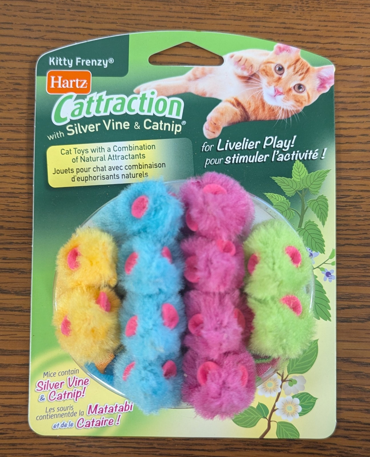 1 HARTZ CATTRACTION WITH SILVER VINE & CATNIP CAT TOY NEW IN