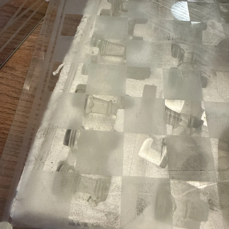 Juego de ajedrez de vidrio piezas de vidrio transparente y esmerilado con tablero de vidrio Foto 3 de 4