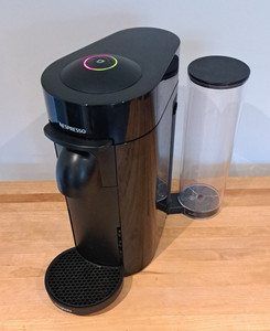 Nespresso Vertuo Plus M600 Magimix Kaffeemaschine - Steckt im Entkalkungsmodus fest