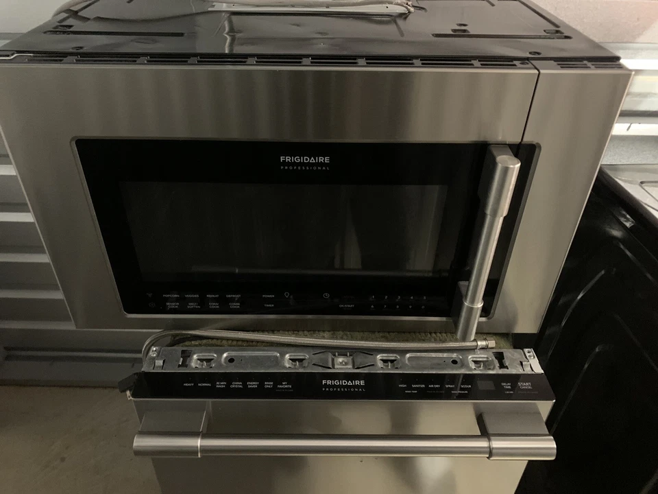 Frigidaire Ffhd 2250TS 36" Counter Depth French Door Refrigerator: Stainless - Image 3 of 4