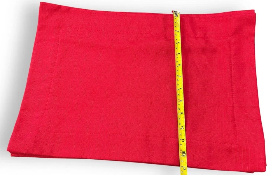 10 Colocaciones Rectangulares Clásicas de Dobladillo Rojo para Vacaciones de Navidad Todo el Año Foto 3 de 4