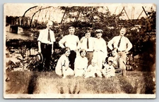 VINTAGE PHOTO POSTCARD OLD ANTIQUE IMAGE FAMILY MEN WOMEN KIDS HATS RPPC