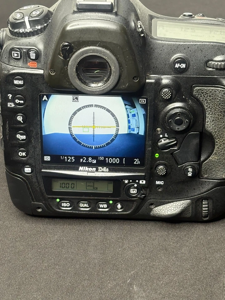 Cámara digital Nikon D4 16,2 MP con batería y cargador *Contador de obturador 55707* Foto 2 de 4