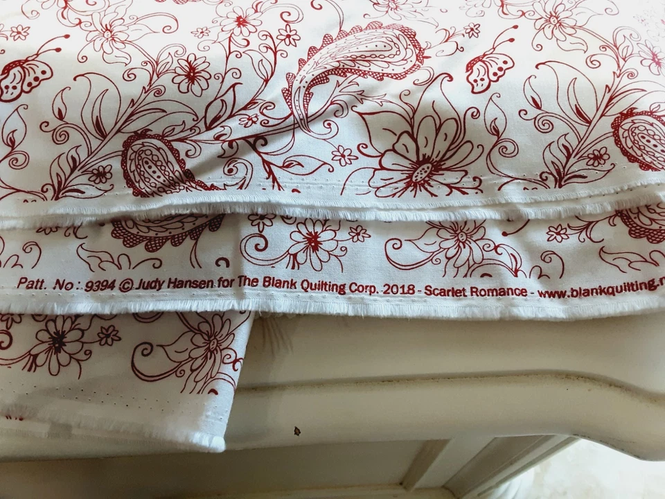 Romance escarlata de Judy Hansen para acolchado en blanco floral cachemir 6 yardas x 44 rojo Foto 3 de 4