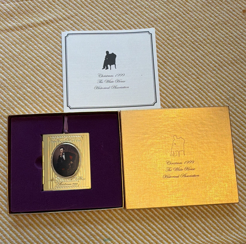 White House Historical Association 1999 Abraham Lincoln Gold Metal Ornament Box