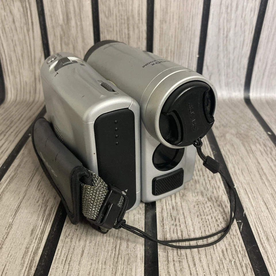 SHARP VL-Z1 Viewcam Z Digital Mini DV Video Recorder Camcorder - Image 2 of 4