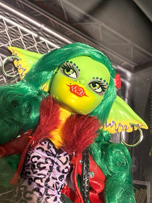Monster High Skullector Gremlins 2 Greta Gremlin Doll w/ Gizmo GRW96 BNIB