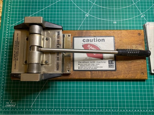 Ellison Letter Machine ESD 112-2158 With Two Cutting Pads And Plastic Sheets