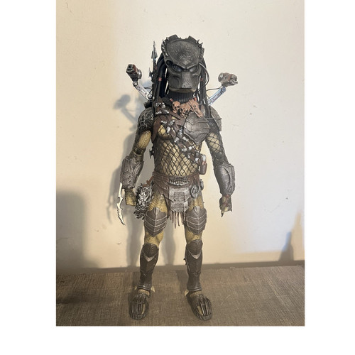 Hot toys 1/6  Wolf Predator Heavy Weaponry 