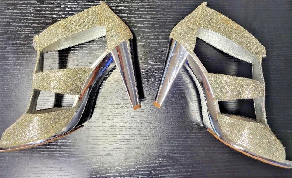 Michael Kors Berkley Glitter Zip Sandal in Silver Size 11 - Image 4 of 4