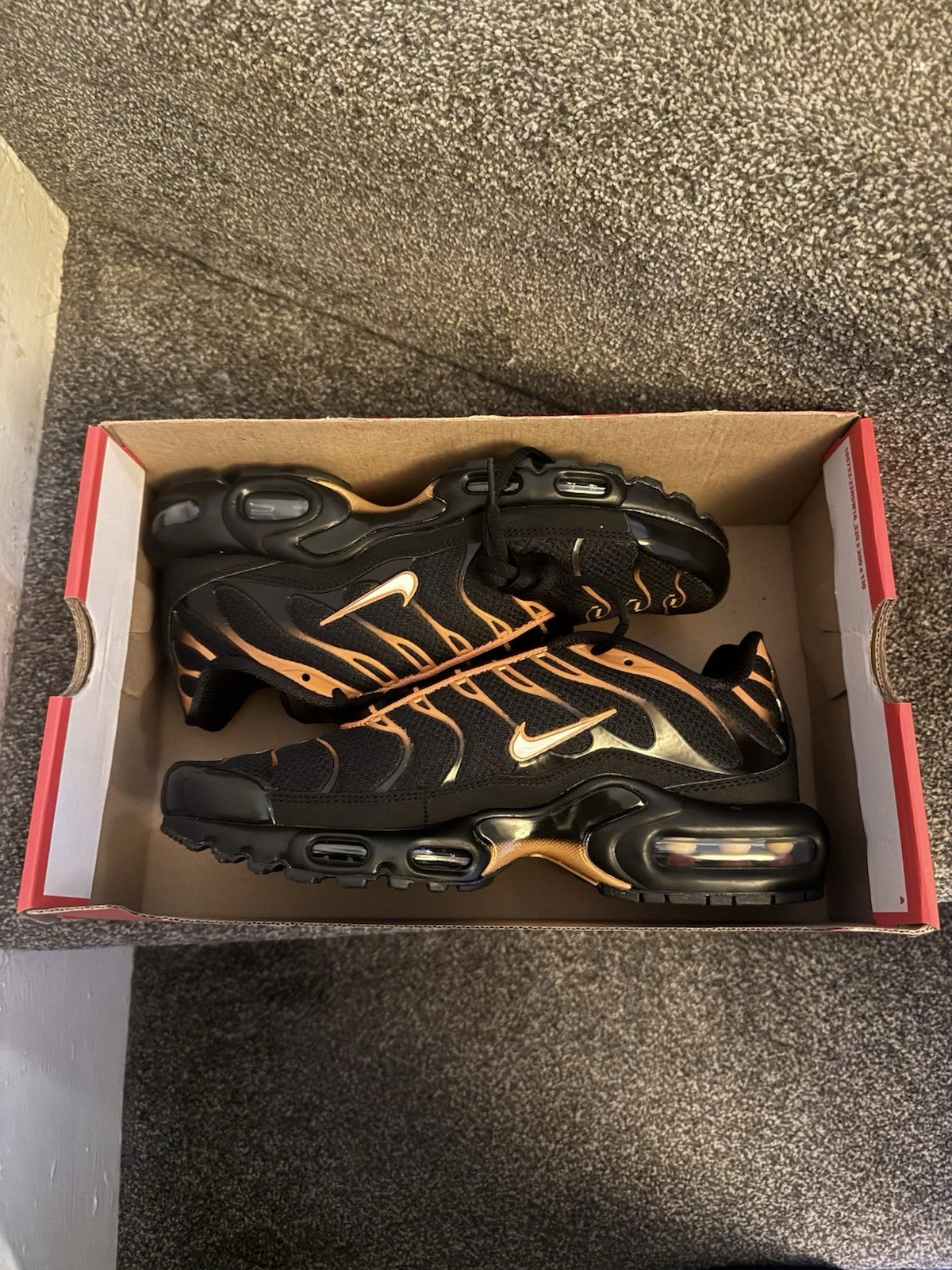 Nike Air Max Plus TN Nero Bianco Monarch Taglia UK 6 Senza coperchio sulla scatola