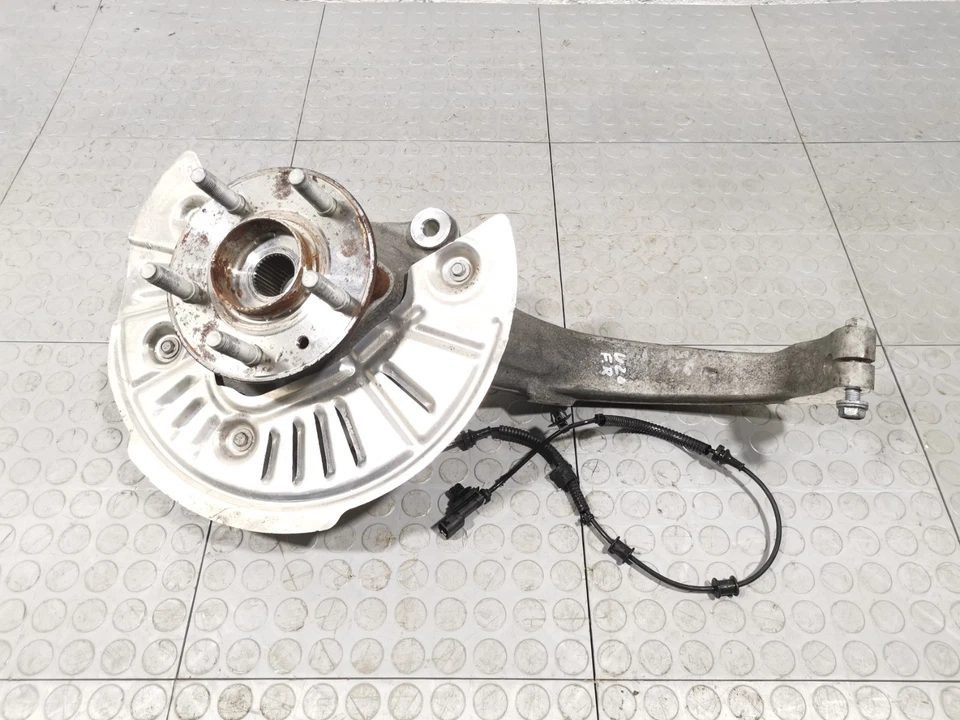 Jeep Grand Cherokee L 3.6 2022 AWD Front Right Side Steering Spindle Knuckle Hub - Image 2 of 4