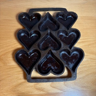 VTG JOHN WRIGHT CAST IRON HEART SHAPE MOLD COOKIE CORN MUFFIN 9 1/4  BAKING PAN