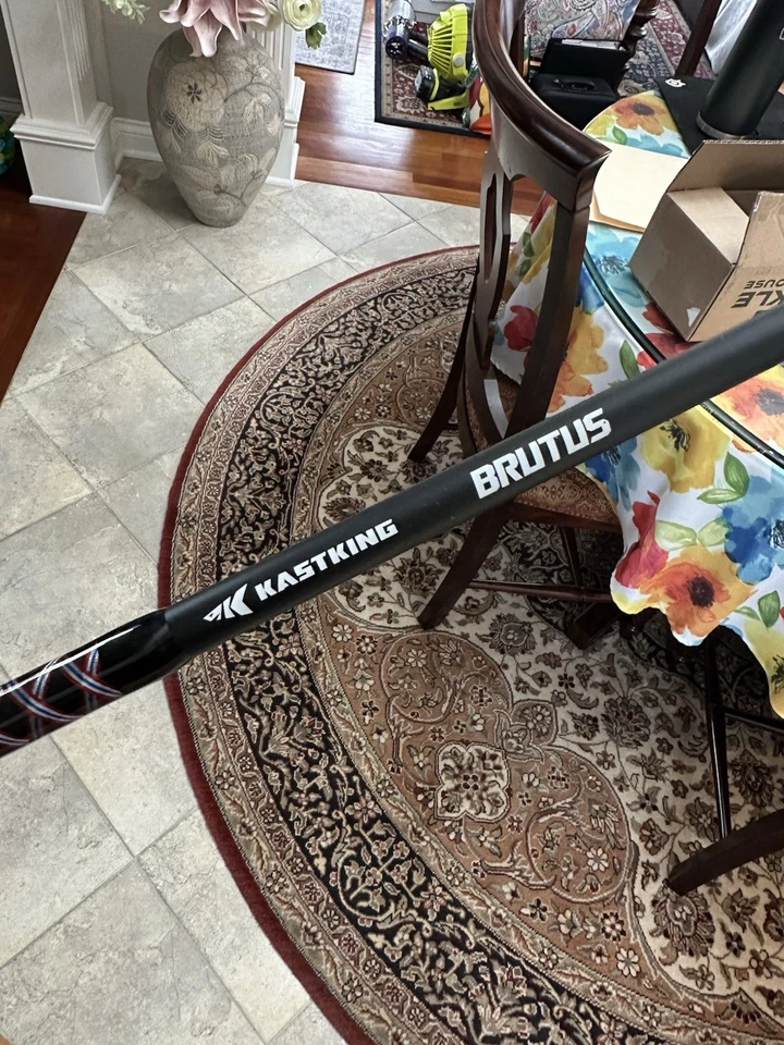 Varilla giratoria KastKing 8’ Brutus Potencia: MH Peso de línea: 8-20 lb Foto 4 de 4