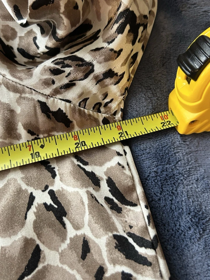 Conjunto de pijama de 2 piezas satinado medio marca Pink K para mujer estampado animal ribete azul Foto 3 de 4