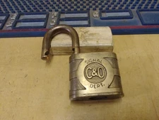 ANTIQUE/VINTAGE yale 851 CHESAPEAKE & OHIO SIGNAL DEPT padlock C/working