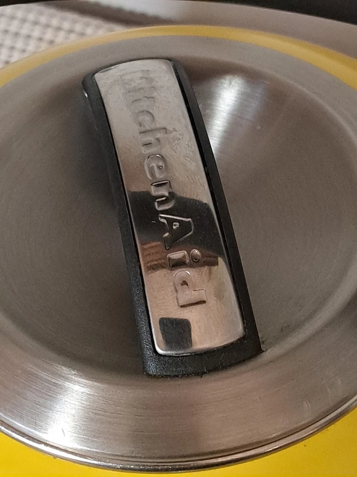 厨房辅助柑橘日出水壶带C手柄和装饰Bandsome轻微磨损 — 第 3/4 张图片