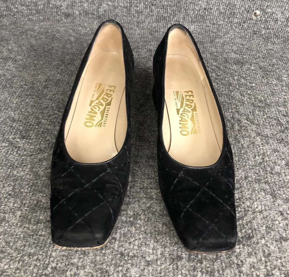 Zapatos de tacón Salvatore Ferragamo de gamuza negra con diseño de diamante talla 6,5 AA Foto 3 de 4