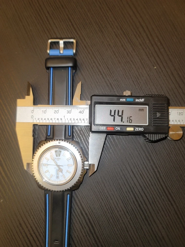 Swiss Made Zodiac 300 m Reloj de Buceo Hombre Usado Cristal de Zafiro Foto 2 de 4