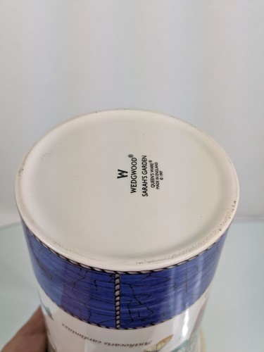 Wedgwood Sarah’s Garden Large Vase Signed Sarah Duchess Of York 2002 - Picture 9 of 14