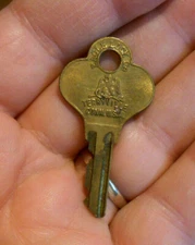 Vintage Old Antique Steamer Trunk Lock Short Eagle Brass Key Terryville 76P128