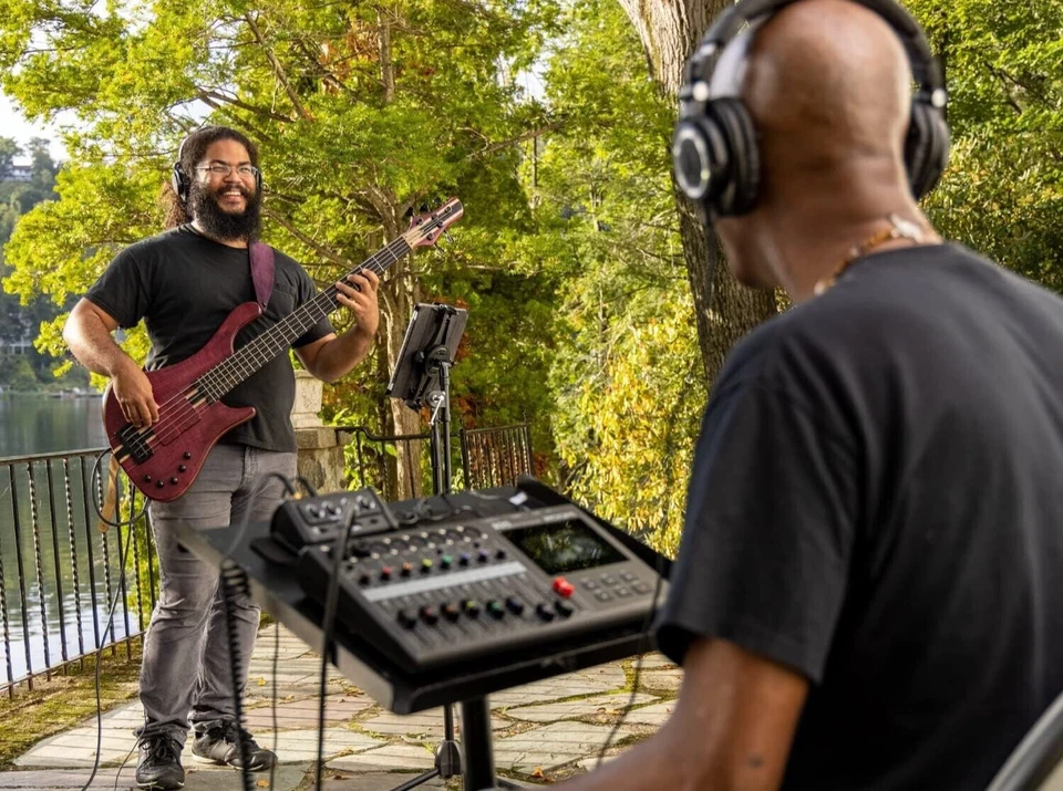 ZOOM R20 Superior Multi-Track Recorder USB Audio Interface Full color LCD New - Image 4 of 4