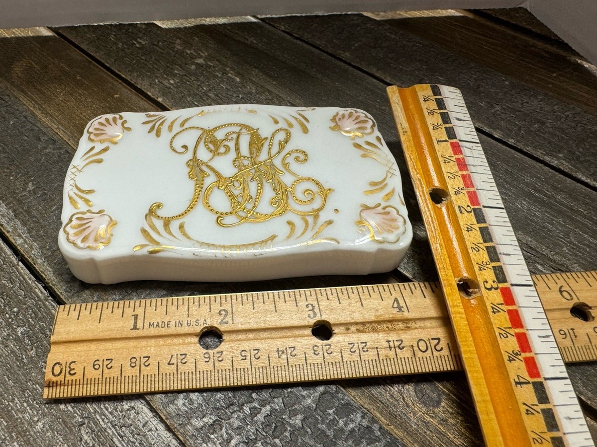 LIMOGES FRANCE　ピルケース　ルイ１６世様式　ガーランド模様 Antique Limoges France Monogrammed Porcelain Calling Card Holder