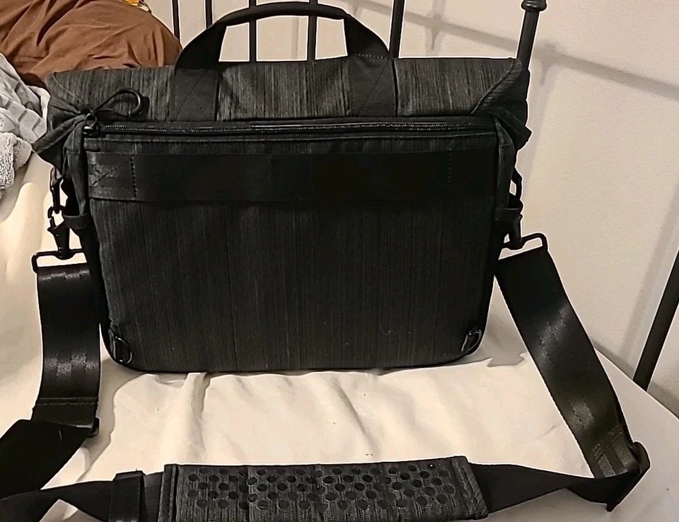 Tenba DNA 13 Messenger Podcast, Video, Camera, and Accessory Shoulder Bag EC - Image 2 of 4