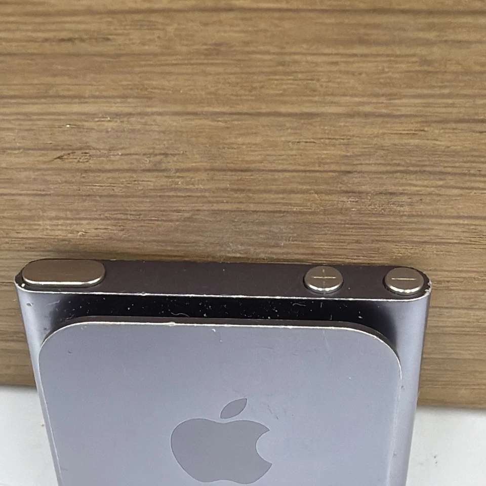 iPod Nano 6th Generation 8GB Silver great condition, perfect for gym/running - Image 4 of 4