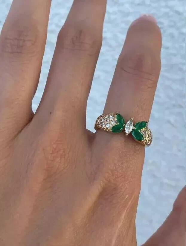 Anillo de boda para mujer de diamantes creados en laboratorio de corte marquesa de 2 quilates enchapado en oro amarillo de 14 quilates Foto 4 de 4