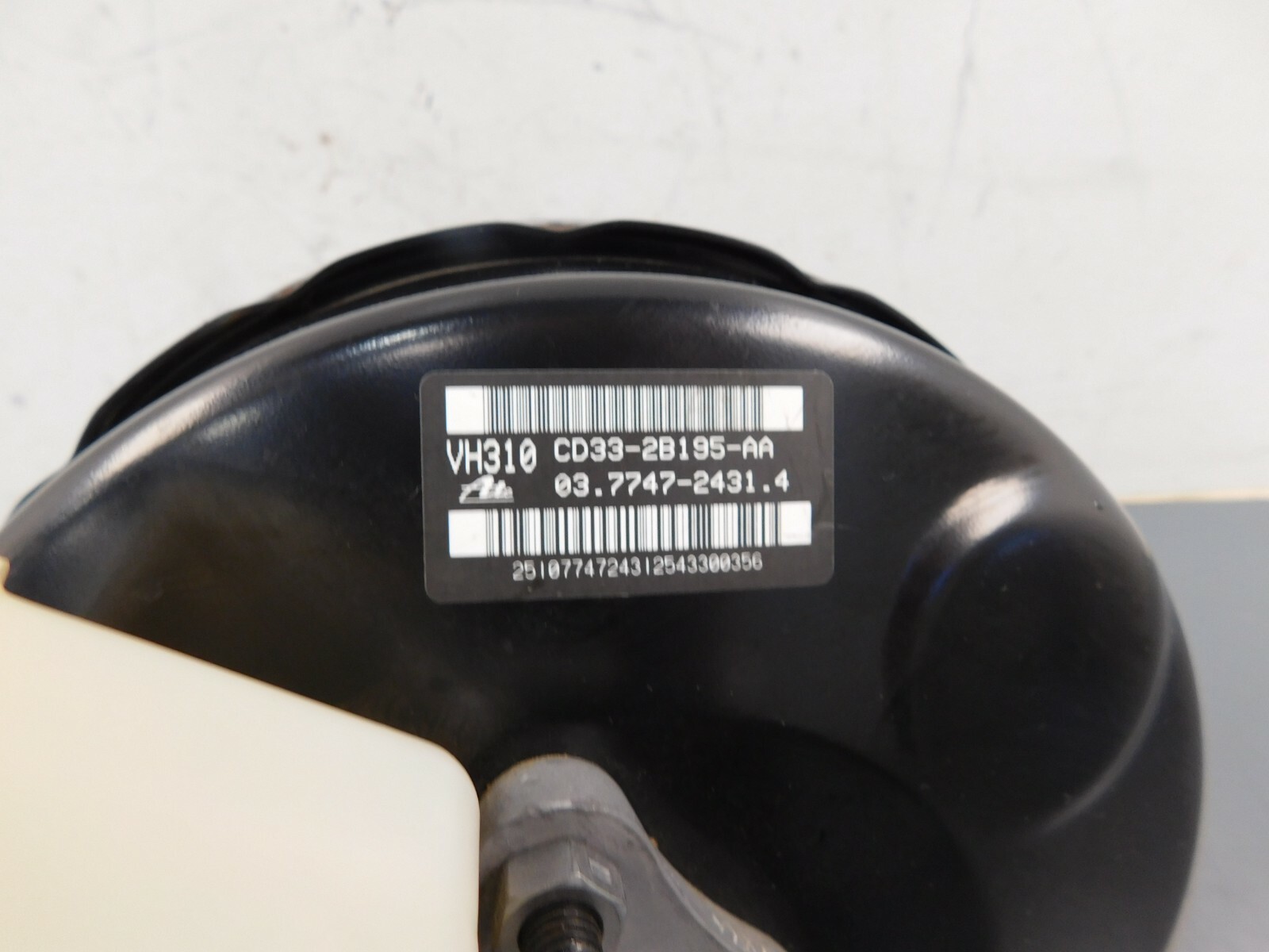 2014 12 - 18 Aston Martin V12 Vanquish Master Cylinder / Booster #1697 L5  