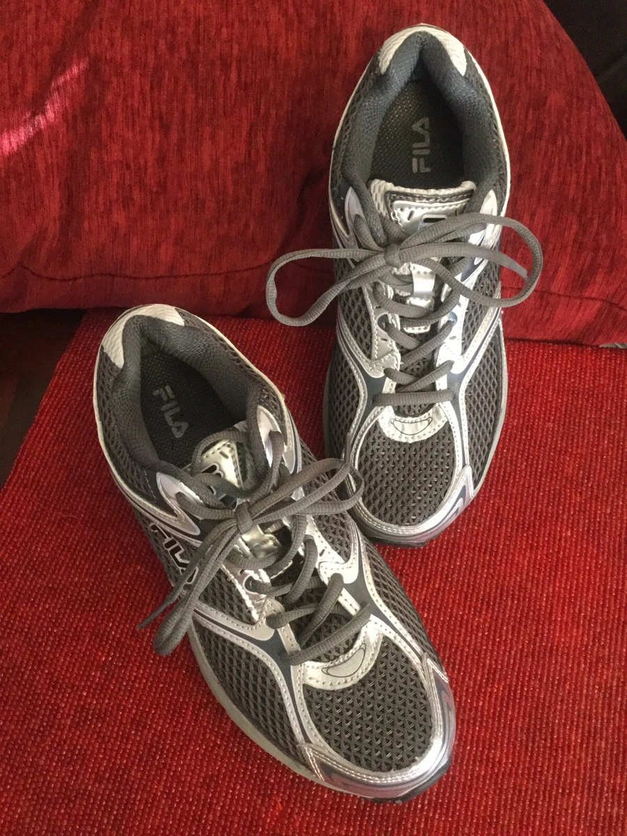 NWOT FILA SILVER GRAY Cross Trainer Sport Walking Gym Shoes 8.5 Women s Made Wel