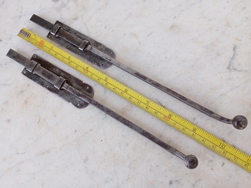 VINTAGE IRON RUSTIC NICE PAIR DOOR LATCH SLIDE BOLT LOCK SHUTTER RARE WITH ROD - Picture 4 of 17