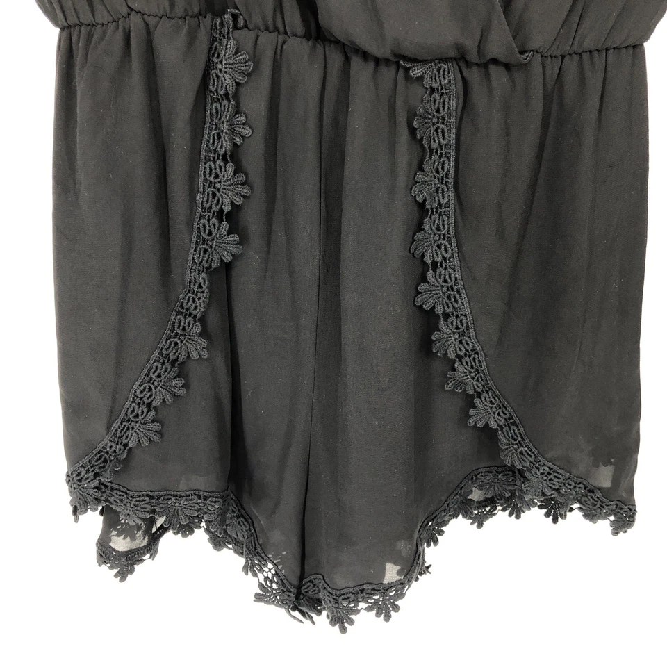 Pantalones Cortos Mameluco ASTR Negro Transparente Manga Larga Cuello en V Ribete de Encaje Mediano Foto 3 de 4