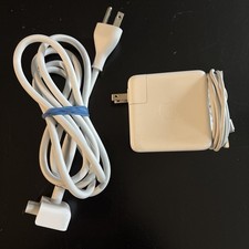 Apple MacBook OEM Charger Magnetic input: 100-240v output: 16.5v 3.65A