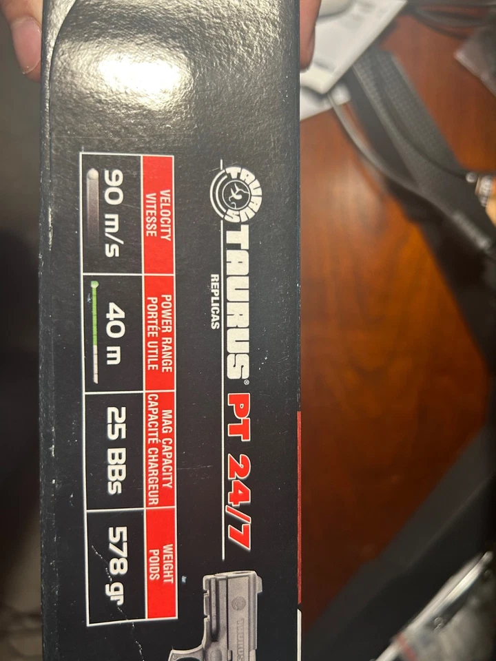 Pistola aeropuerto muelle Taurus p24/7 Foto 3 de 4