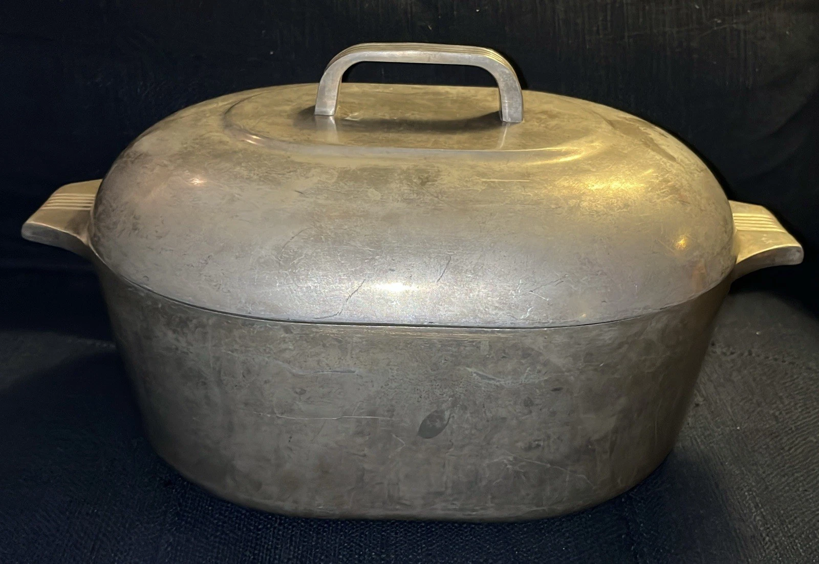 Wagner Ware Magnetite 4265-P Dutch Oven Roaster & LID